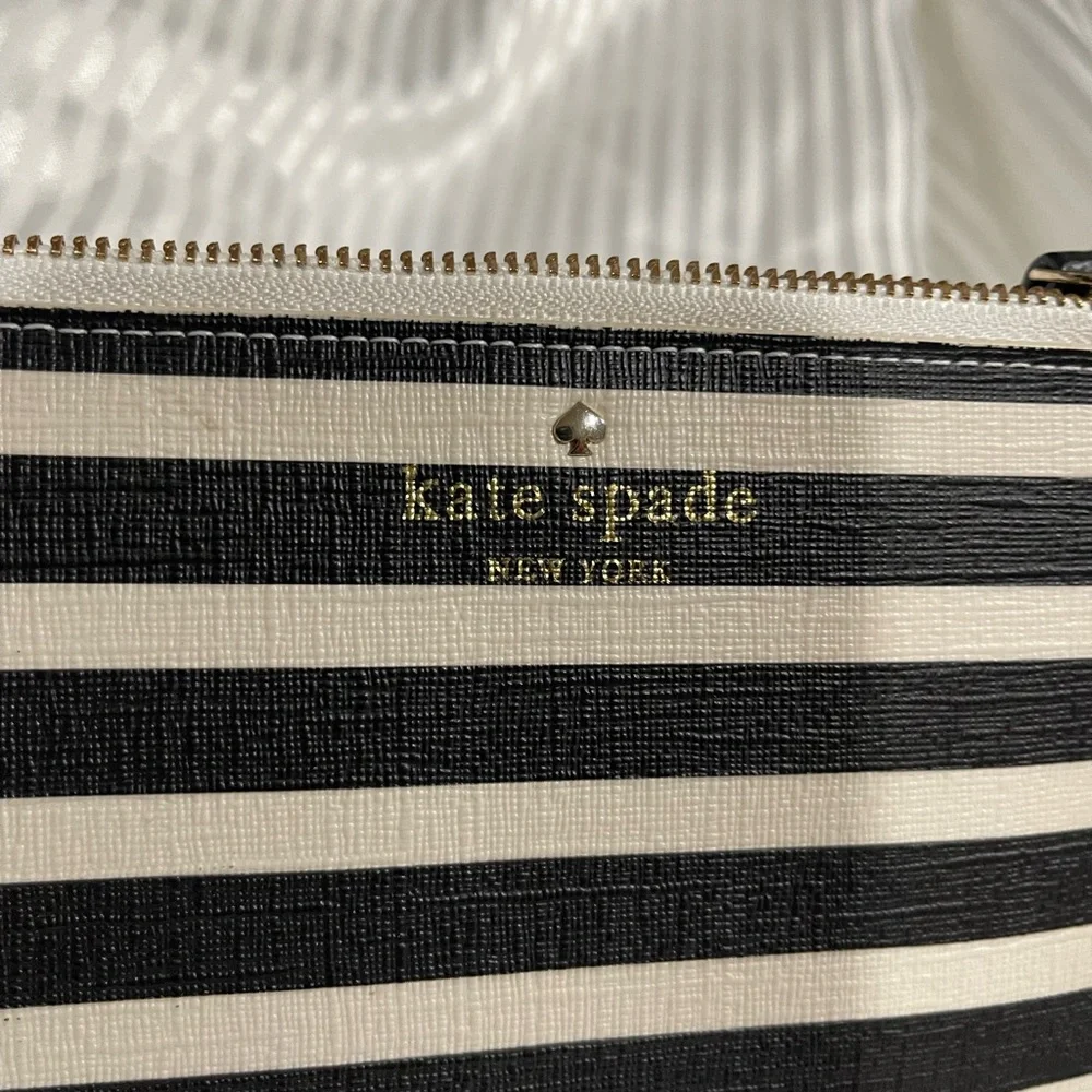 kate spade new york Fairmount Square Slim‎ Bee Wristlet